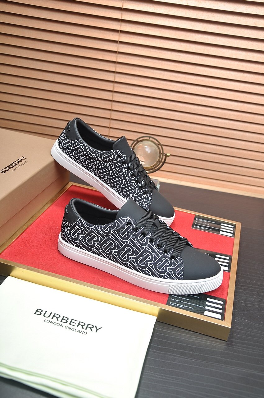 Burberry Black Pattern Low-Top Sneakers